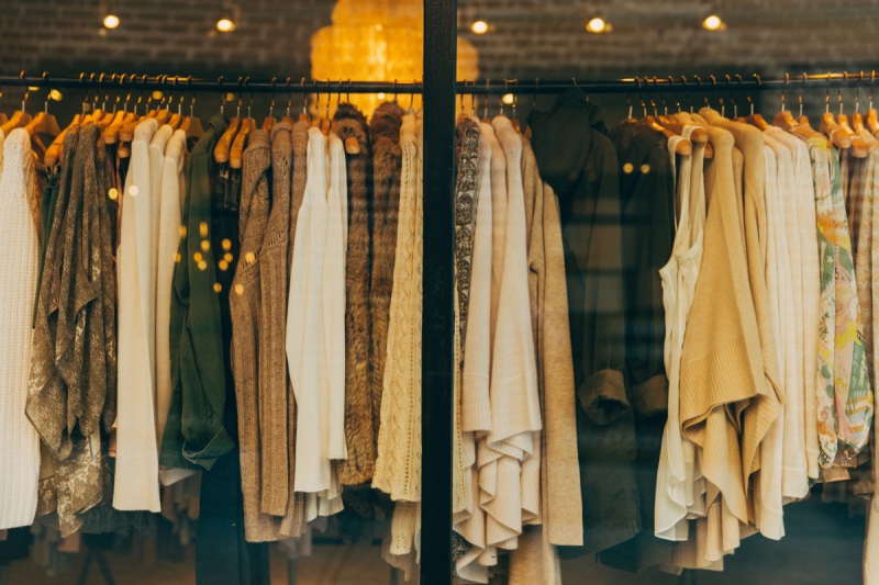magasin-VENANSON-min_clothe_fashion_store_shop_window_store_front-21277