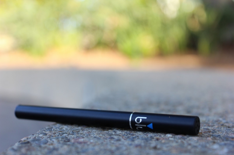 magasin-VENANSON-min_e_cigarette_vaping_blu_cigs_blu_electronic_cigarette_tobacco_cigarette_smoke-637061